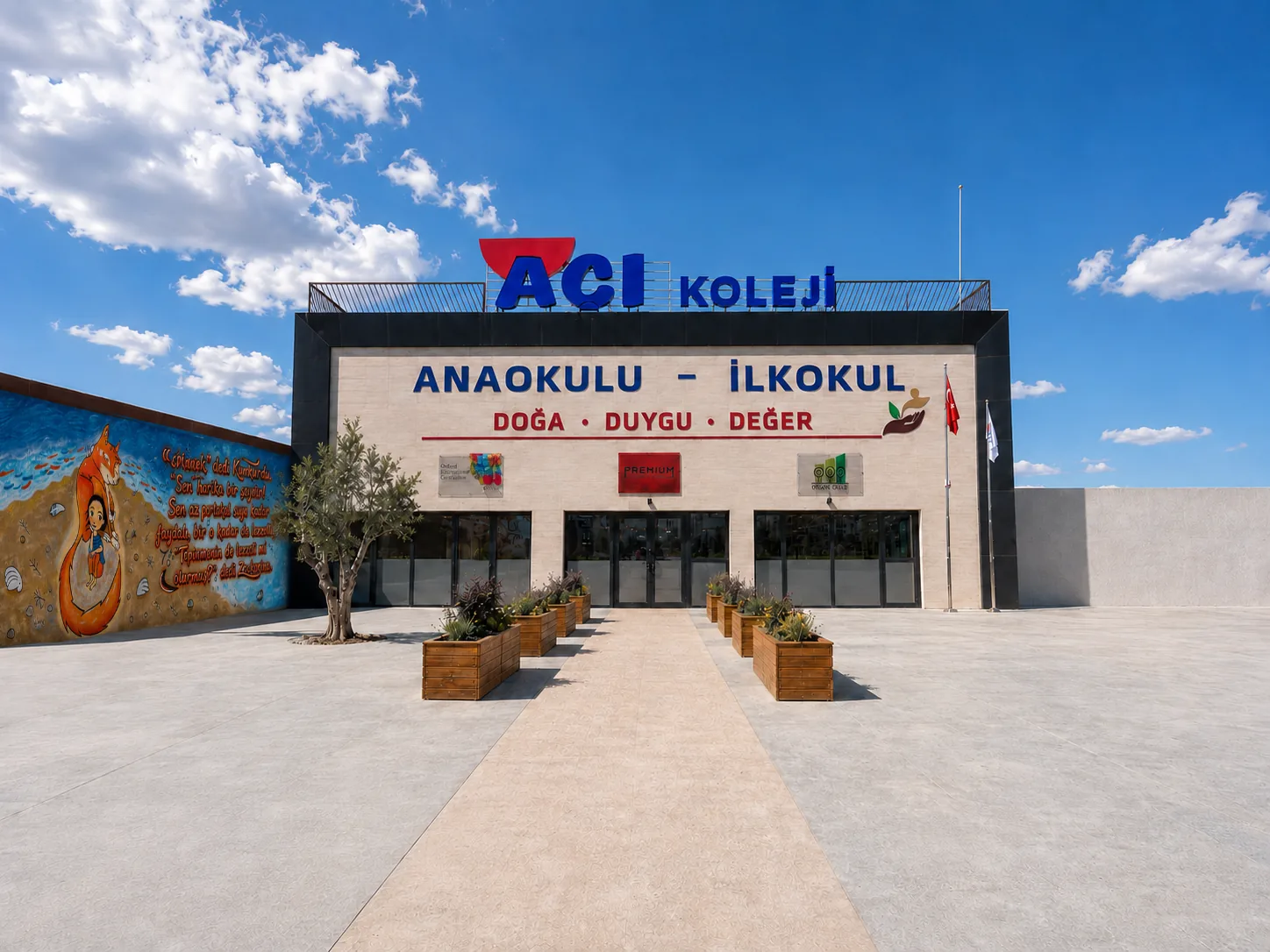 Açı Eryaman Koleji giriş kapısı ve okul binası dış cephesi — Ankara Eryaman özel anaokulu ve ilkokul kampüsü